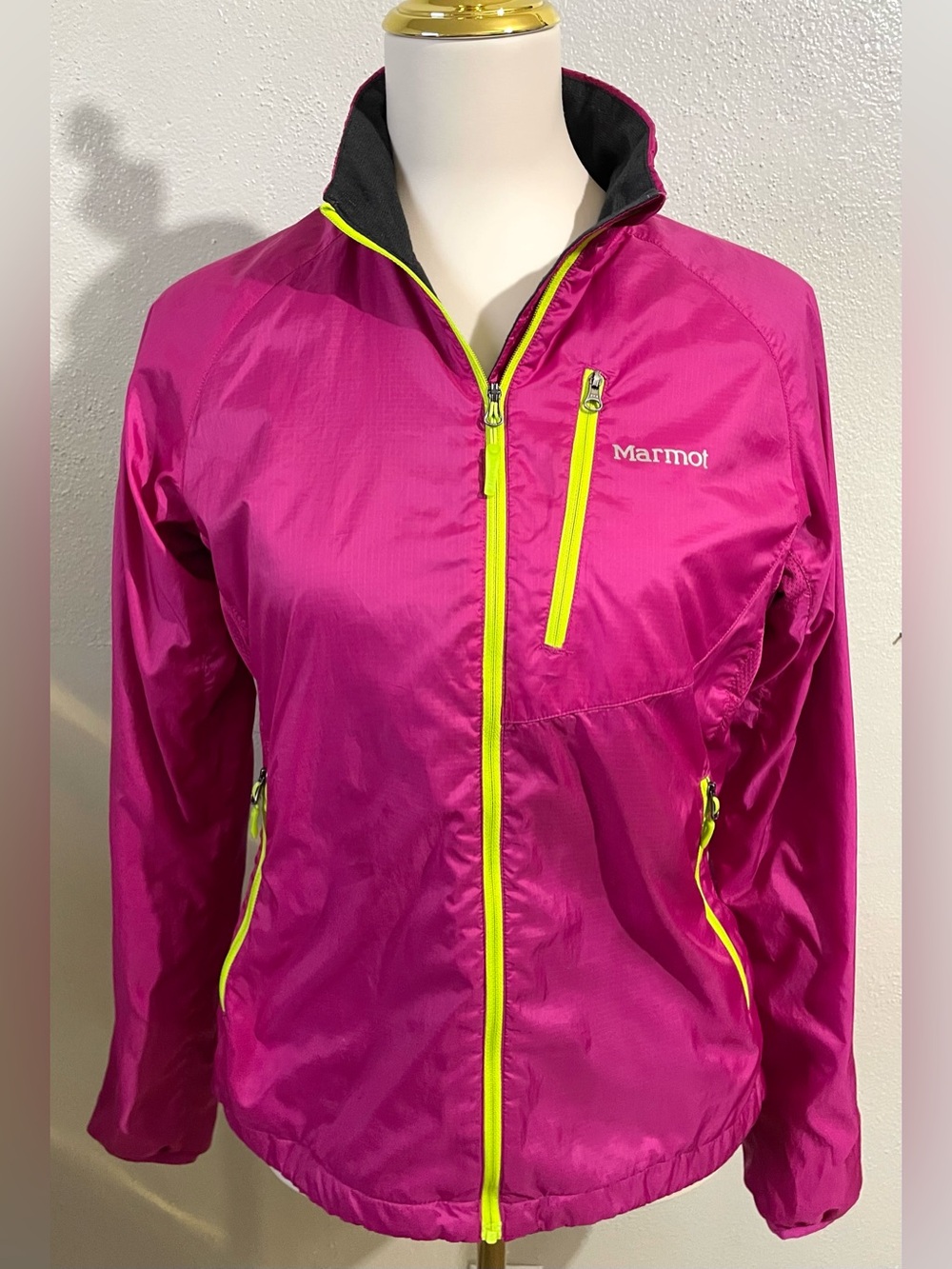 Marmot Magenta Pink Full Zip Windbreaker Jacket Neon Yellow Athletic Outdoor
